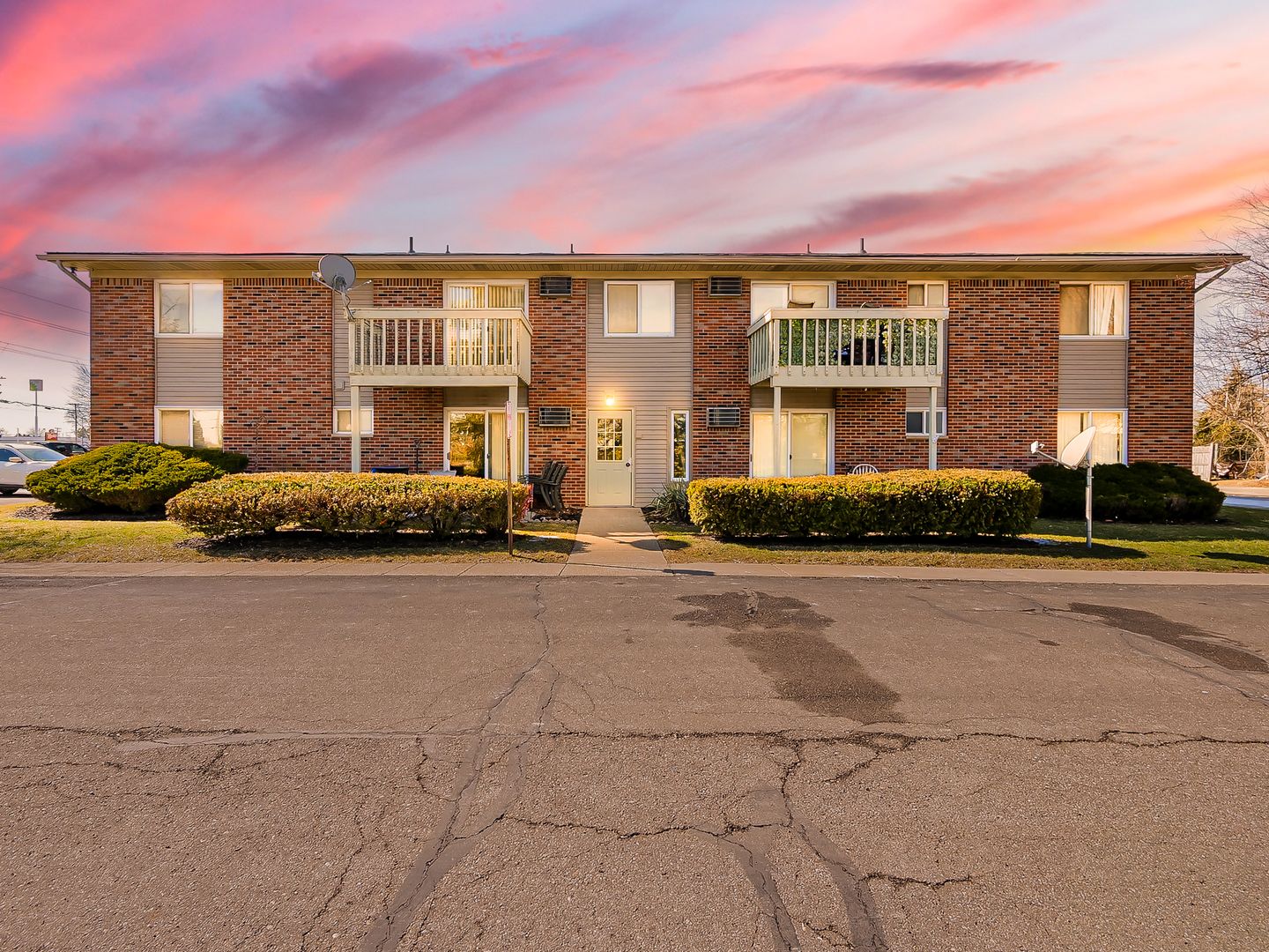 Fowlerville Apartment: 125 East Van Riper Road