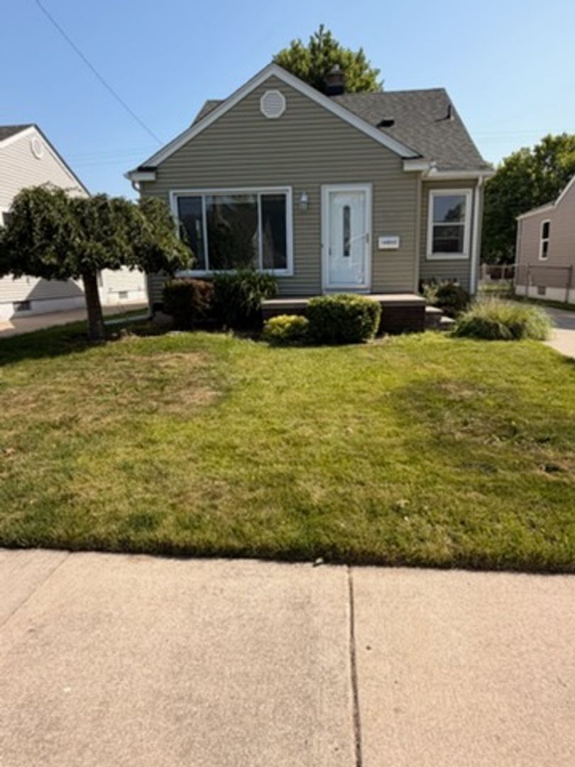 Allen Park House: 14650 College