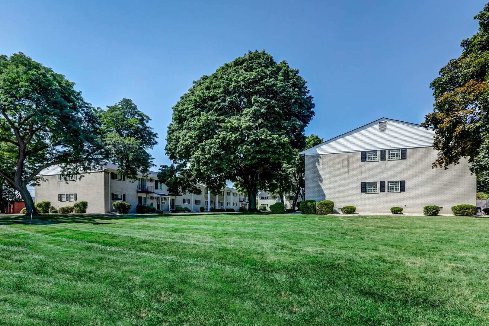 Deaborn Heights Apartment: 5660 Pardee