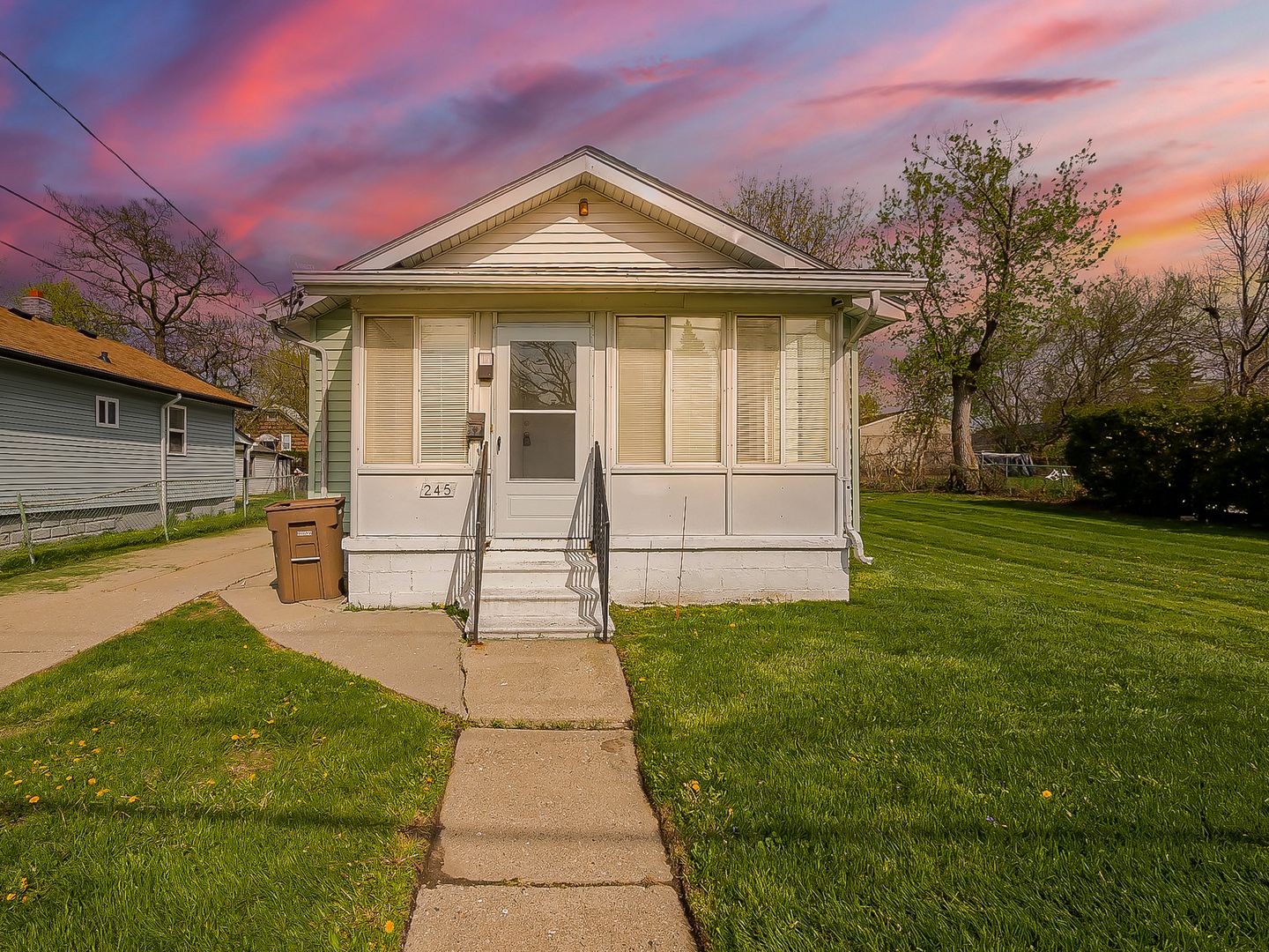 Pontiac House: 245 S Edith St