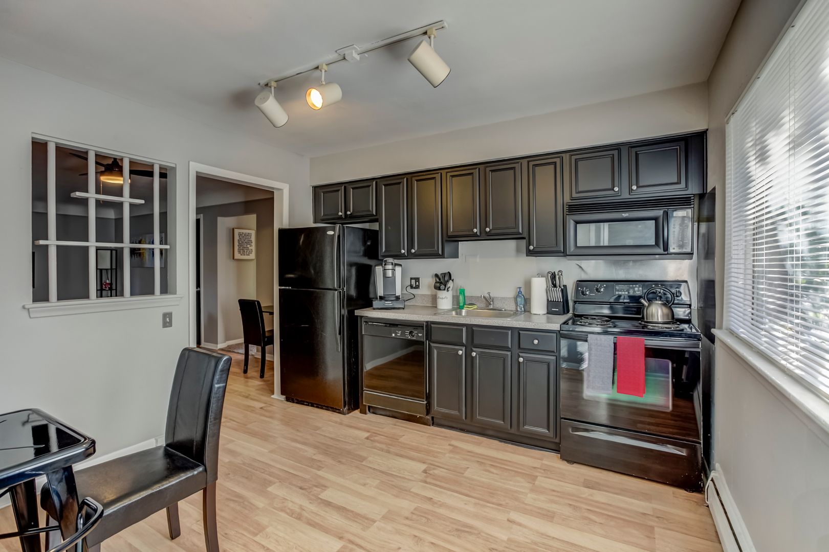 Clawson Apartment: 629 Maple Rd