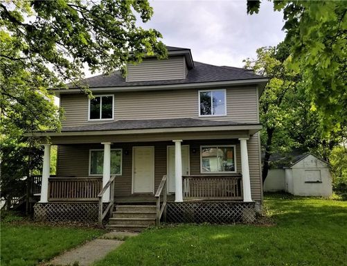 Coming Soon! Spacious & Inviting Home in Pontiac – photo 1