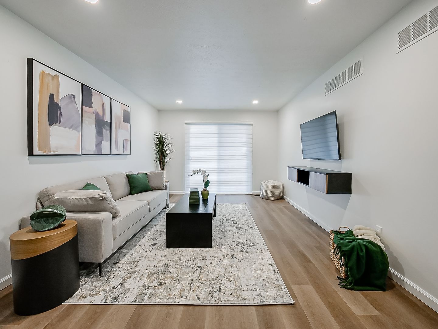 Plymouth Apartment: 40325 Plymouth Road