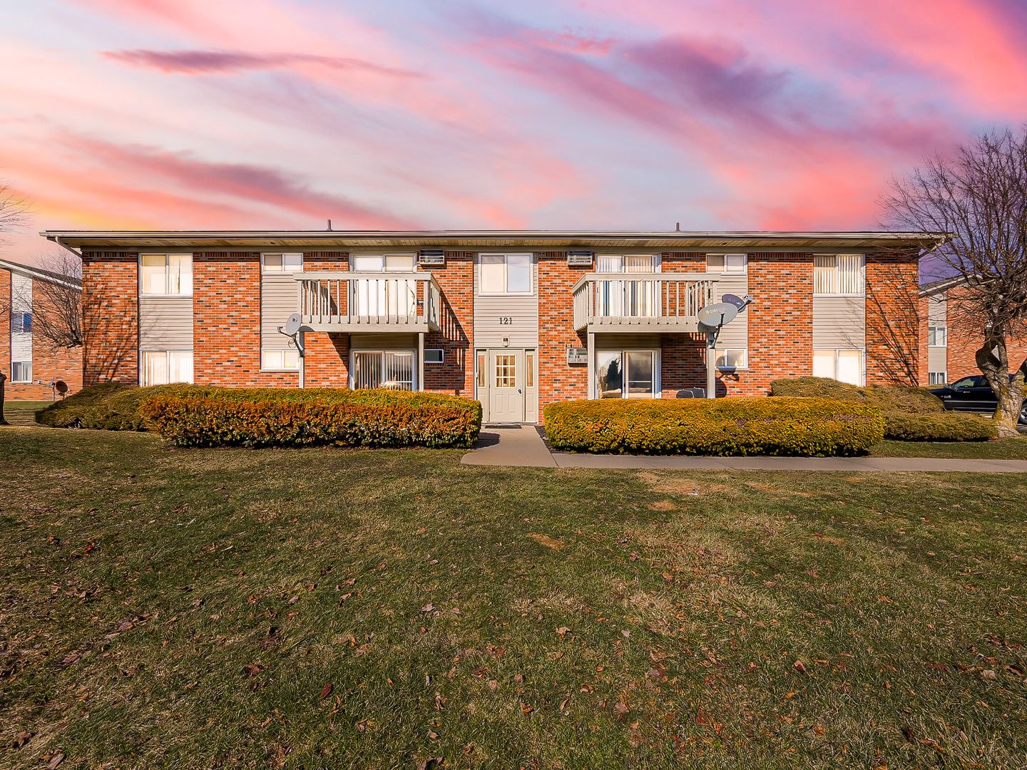 Fowlerville Apartment: 121 East Van Riper Road