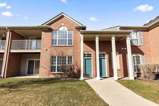 Maple Crossing Condo – Comfort, Convenience & Location