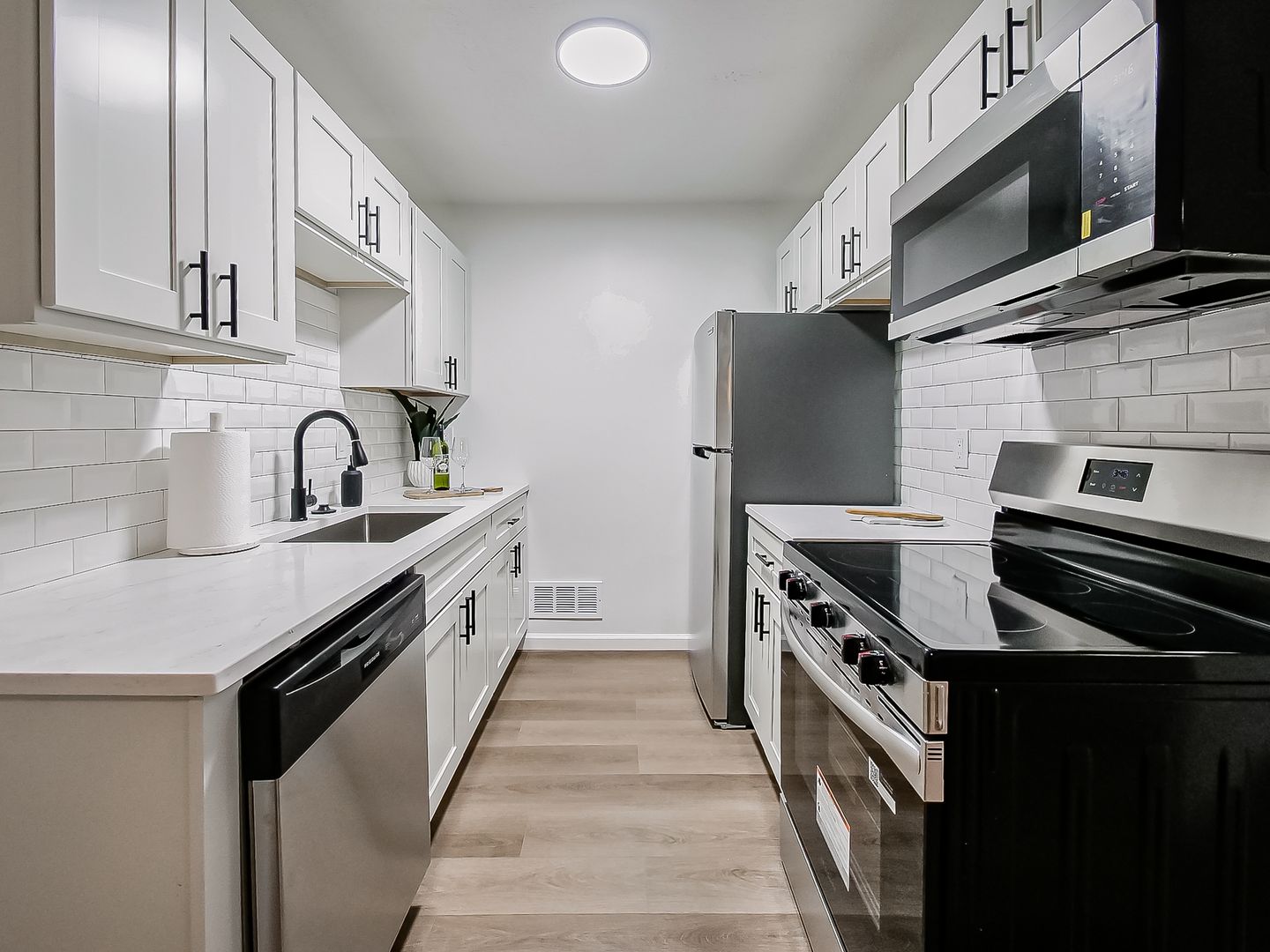 Plymouth Apartment: 40365 Plymouth Road