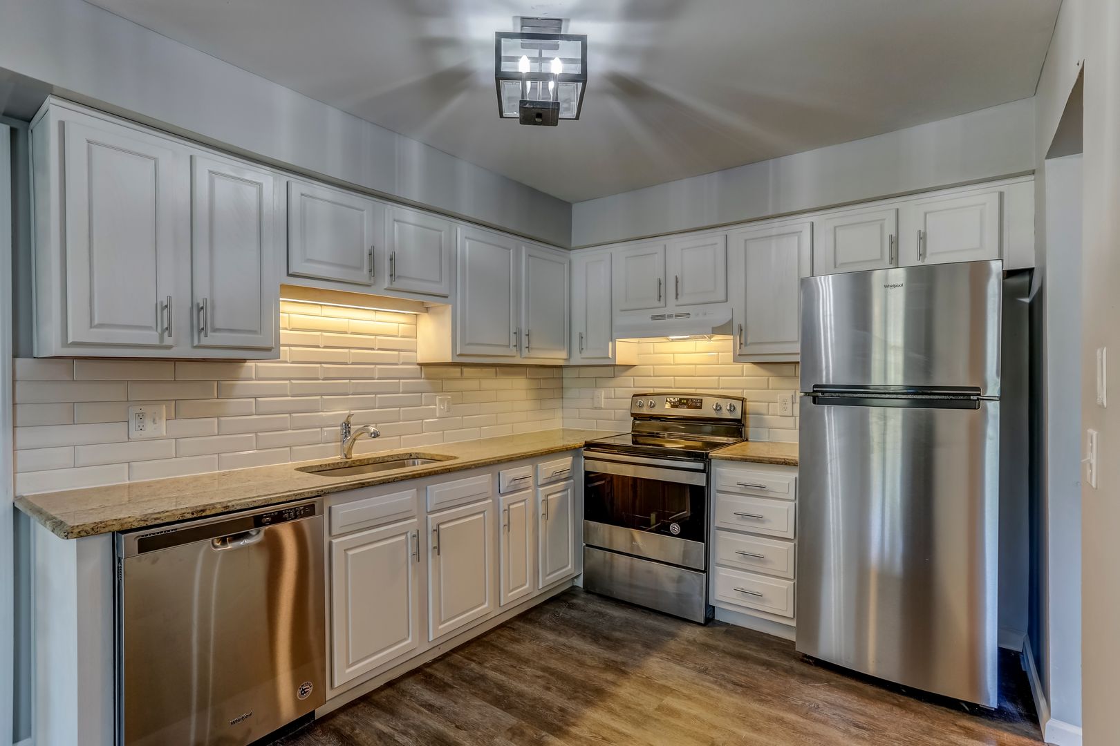Farmington Hills Apartment: 32023 W 14 Mile Rd