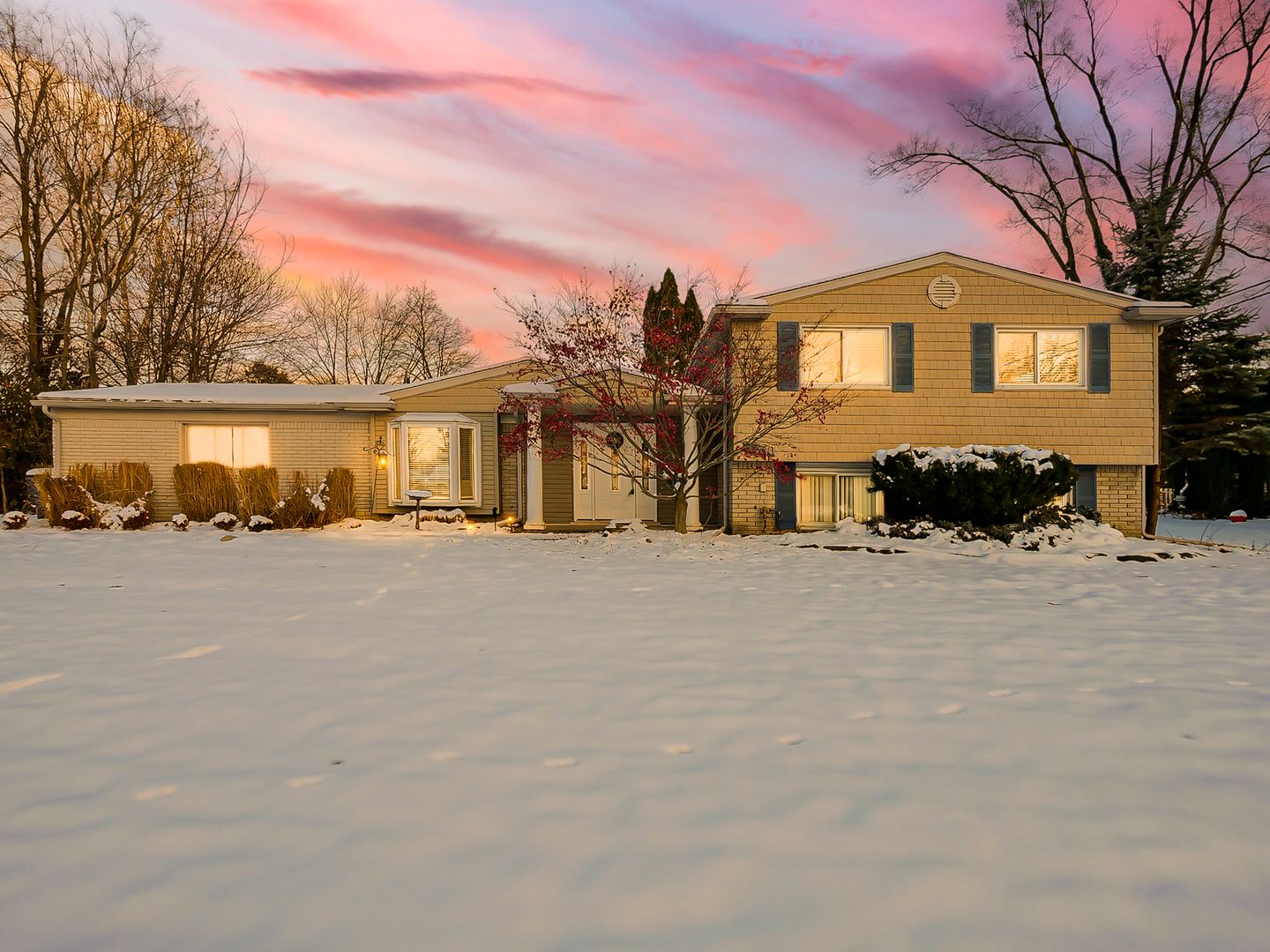 Troy House: 3730 Eastbourne Drive