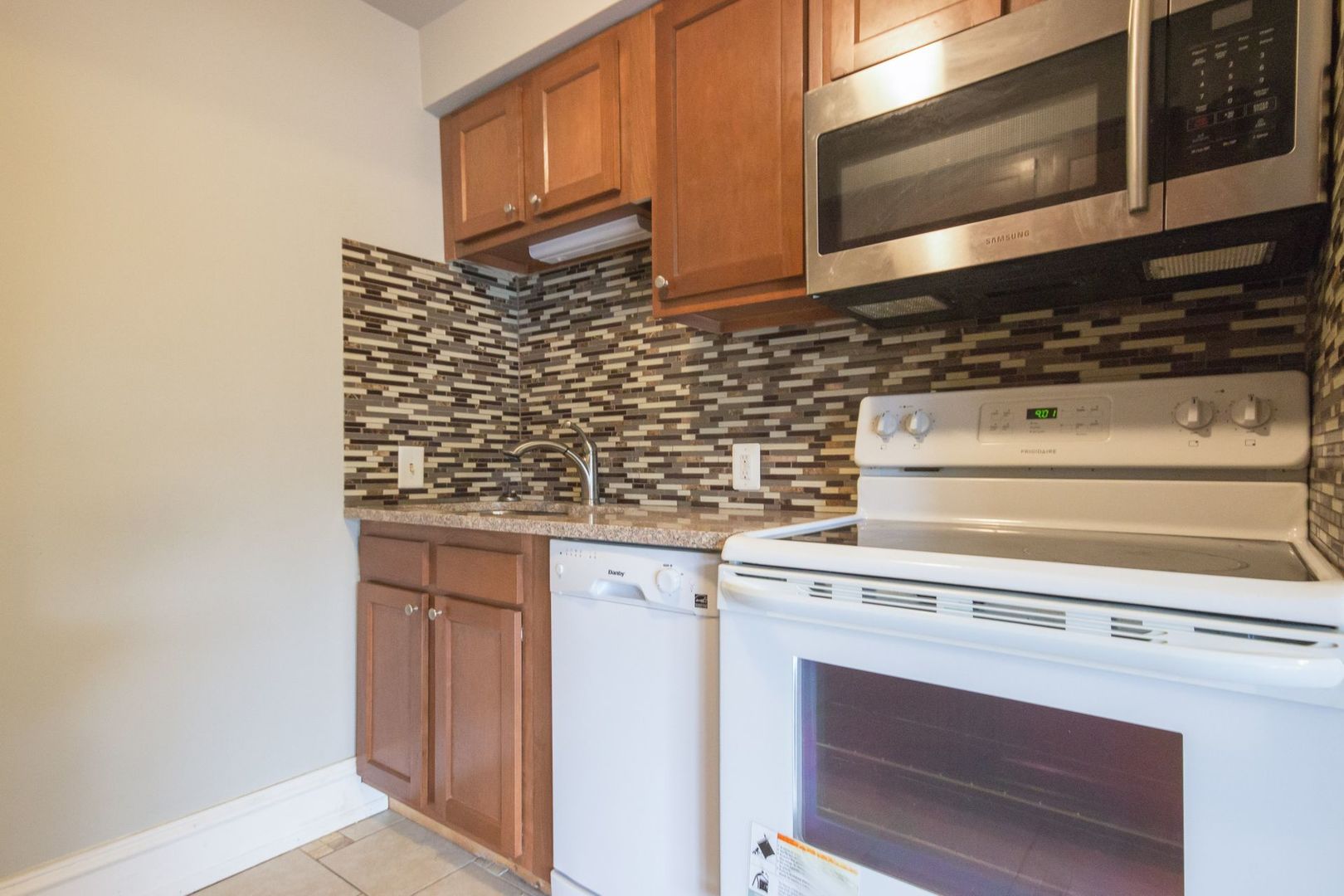 Farmington Apartment: 33354 Kingslane Ct