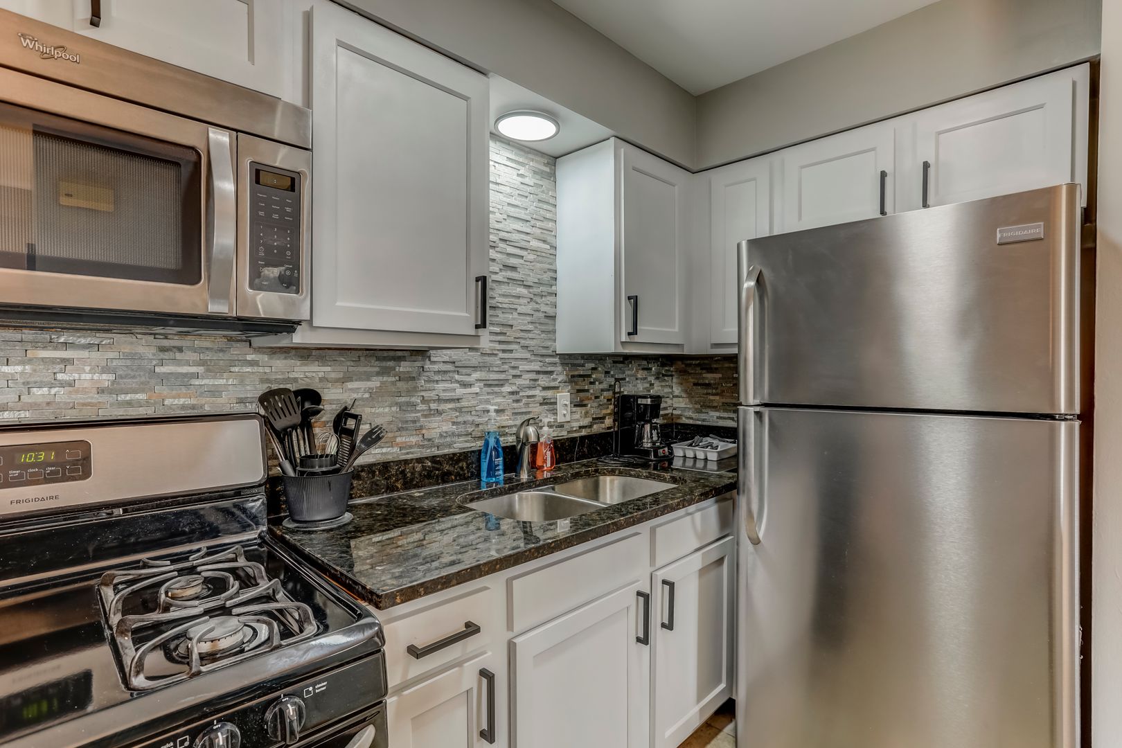 Royal Oak Apartment: 330 Oakland