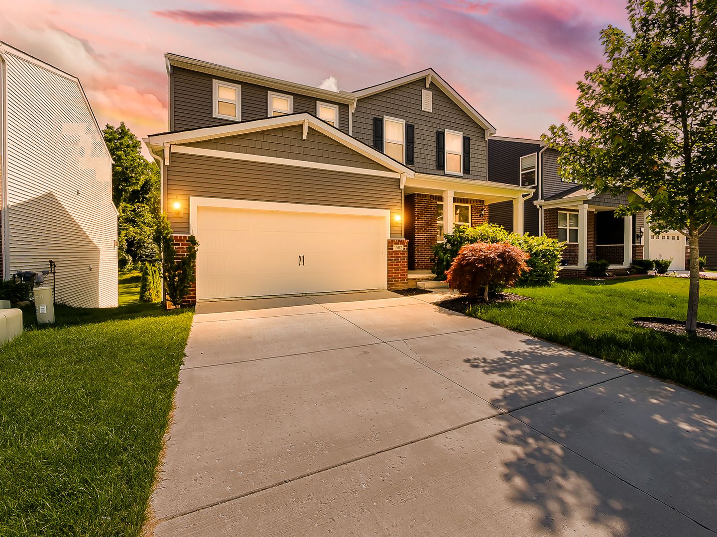 Walled Lake House: 1582 Beachwood Dr