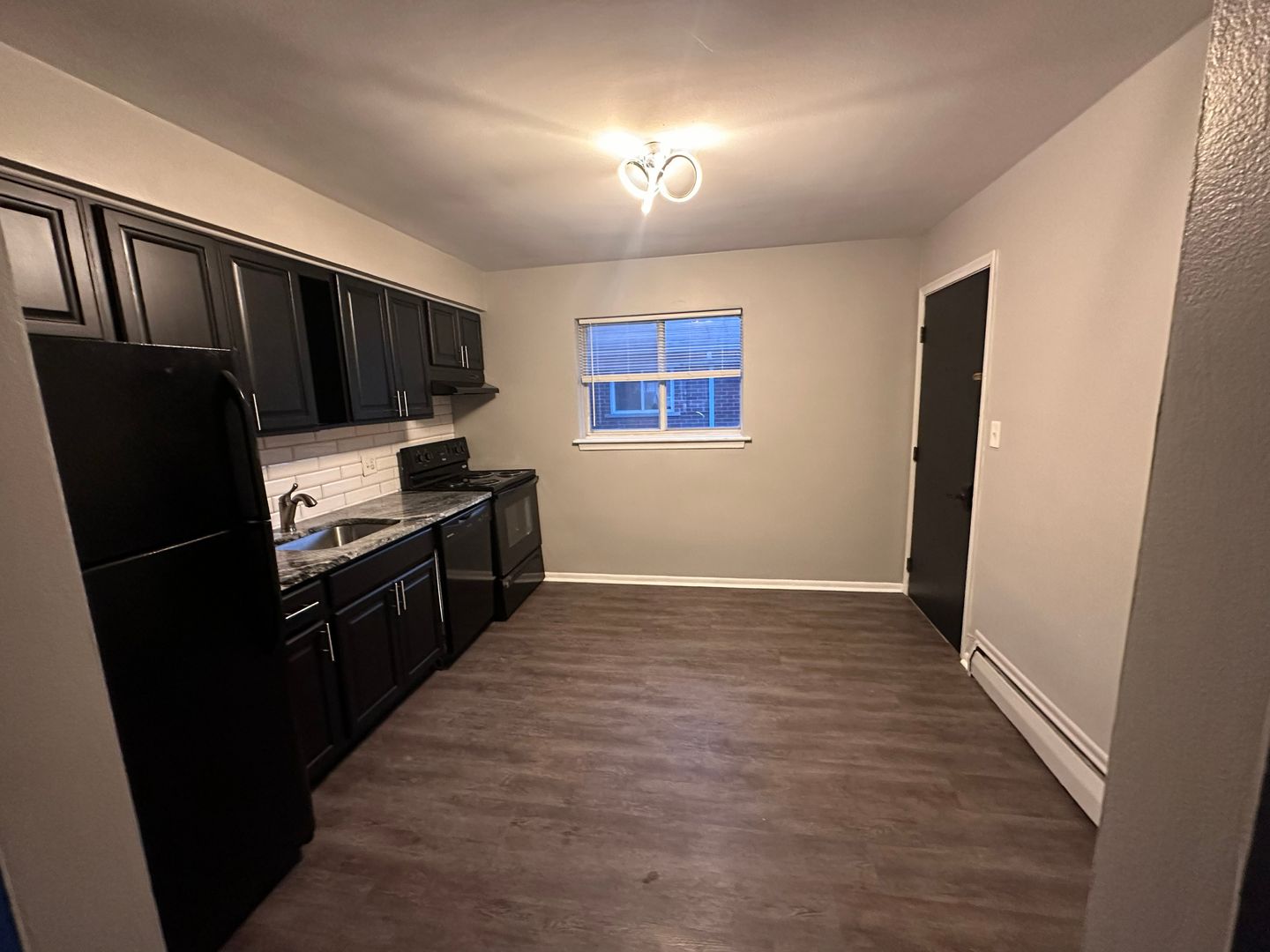 Clawson Apartment: 629 Maple Rd
