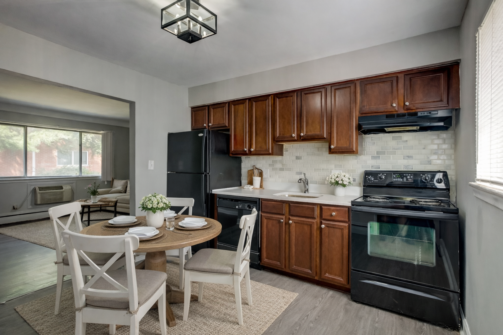 Clawson Apartment: 629 Maple Rd