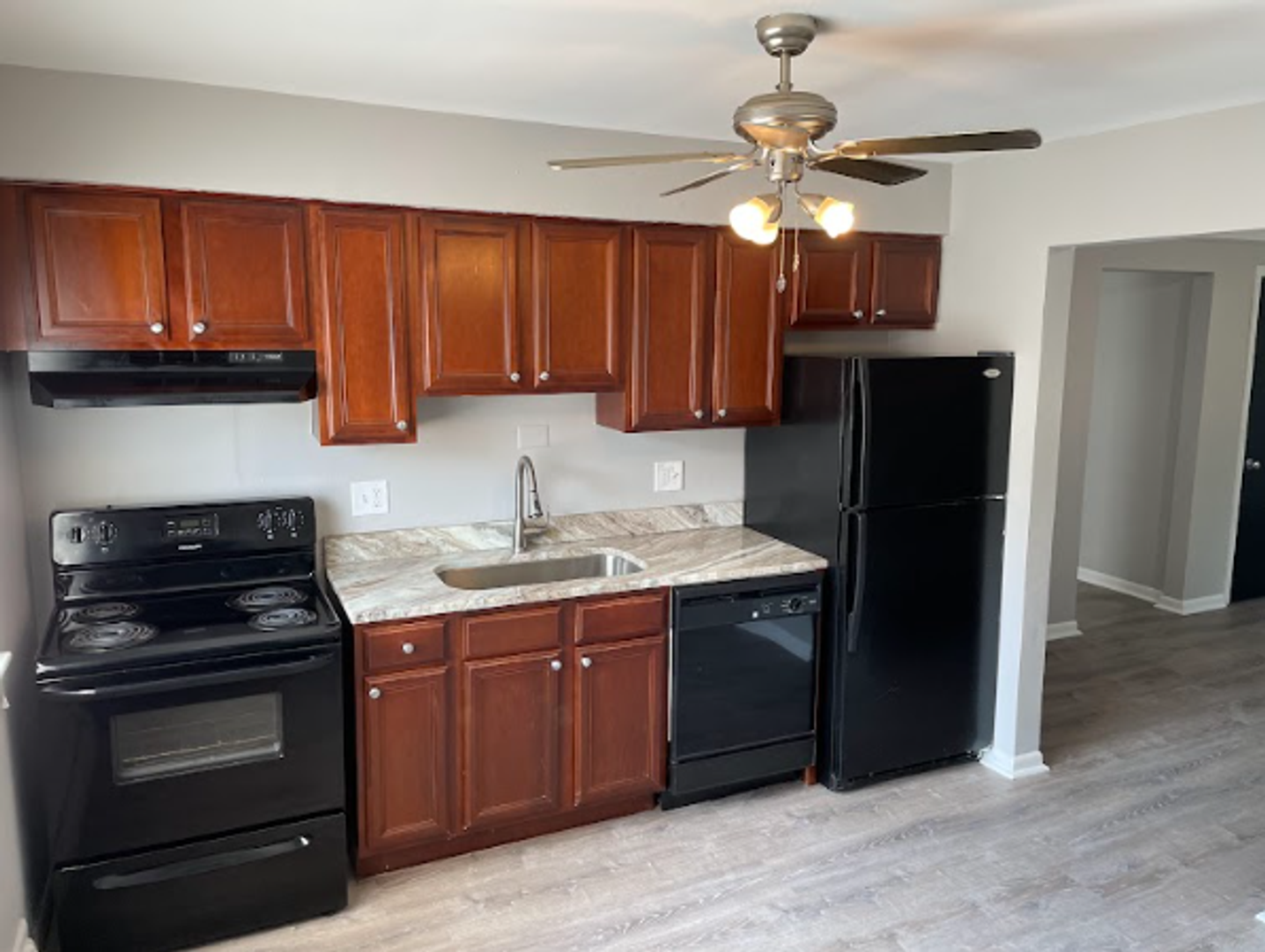 Clawson Apartment: 629 Maple Rd