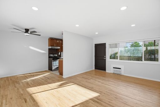 Modern 2 Bedroom + 1 Bath – photo 1