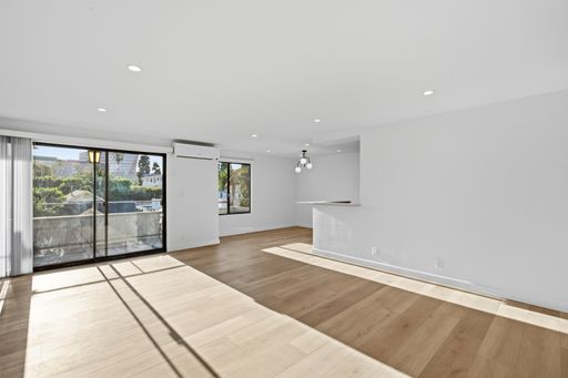 Beautiful Spacious 2 Bed + 2 Bath – photo 1