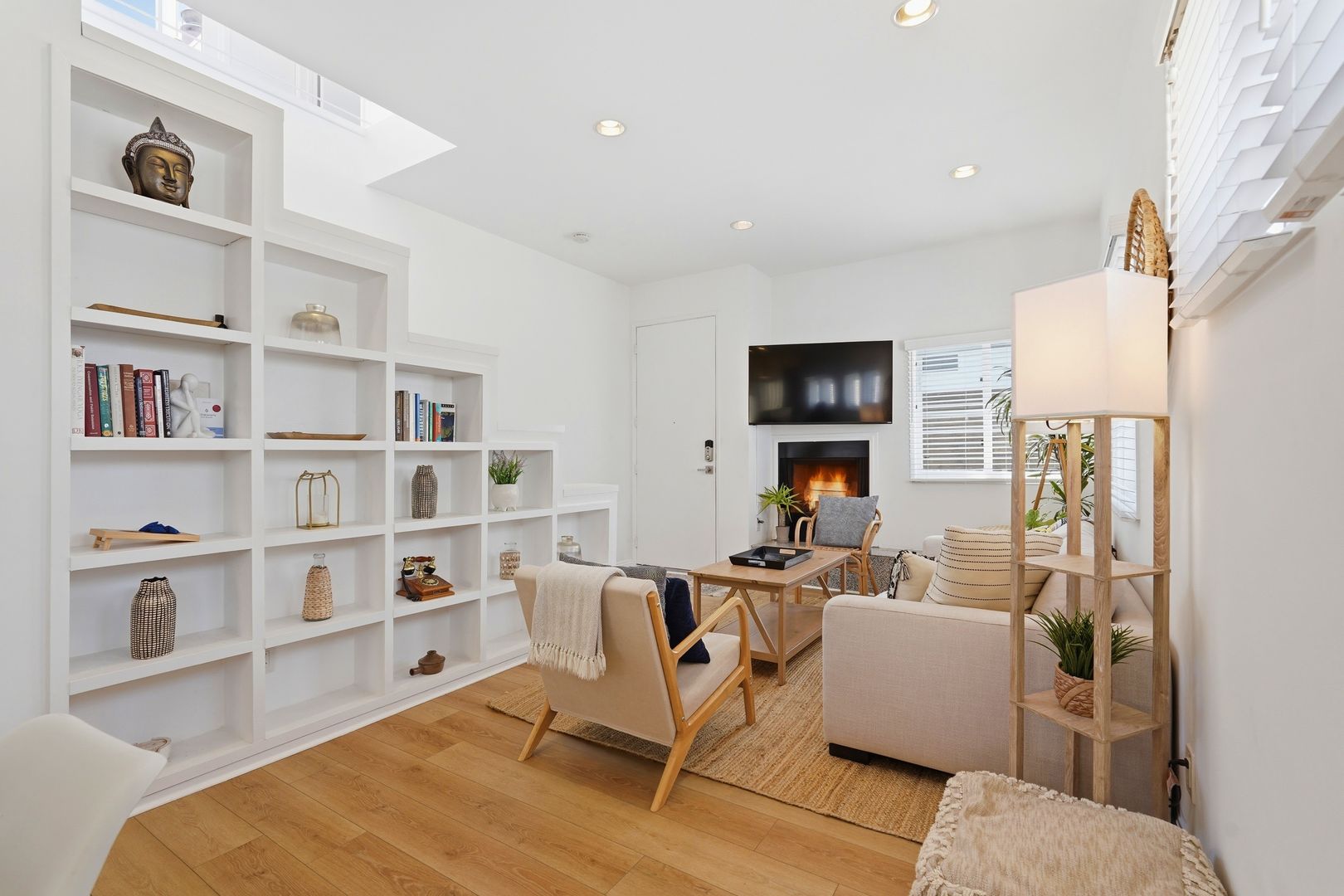 Venice Apartment: 525 Venice Way