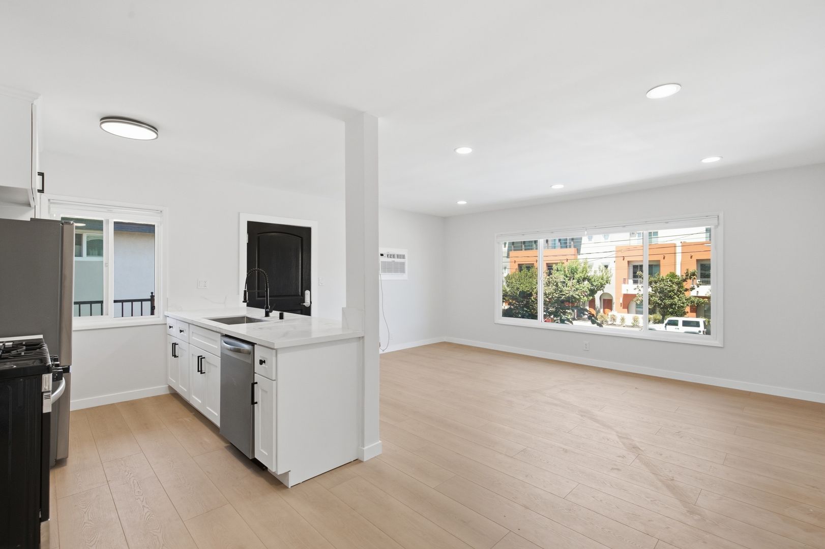 Sherman Oaks Apartment: 14620-14626 Magnolia Blvd
