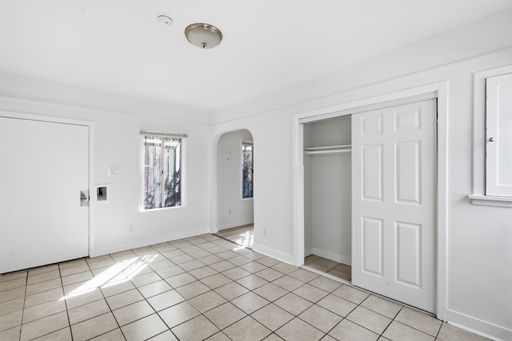 Beautiful remodeled 1 Bedroom + 1 Bath - 1 MONTH FREE! – photo 1