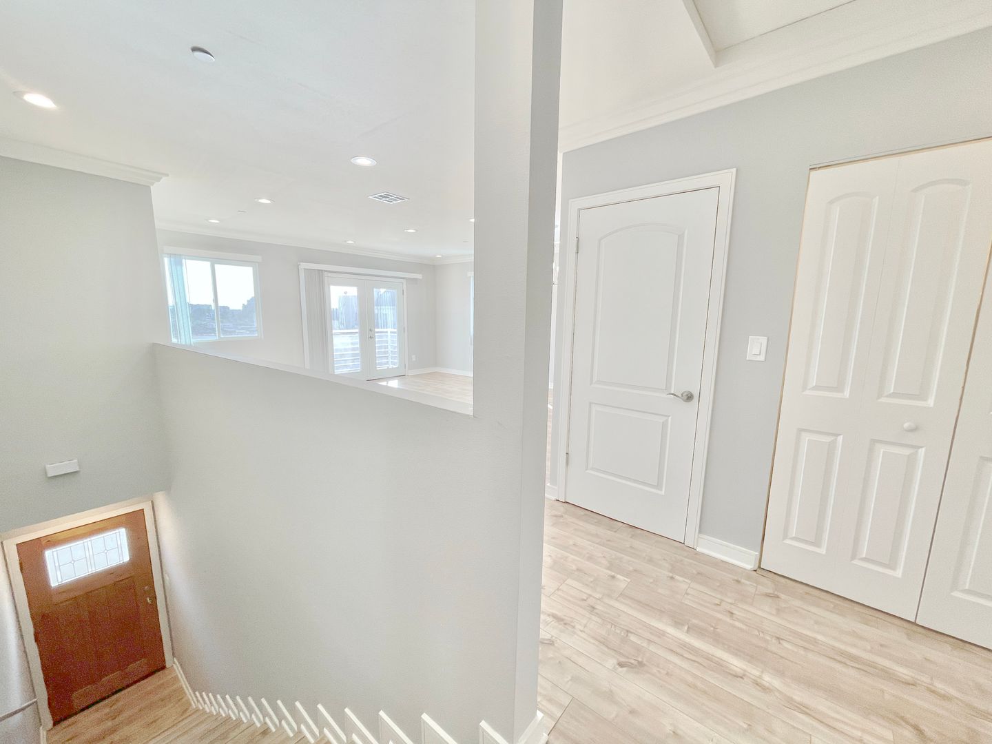 Los Angeles Apartment: 4461 Rosewood Avenue