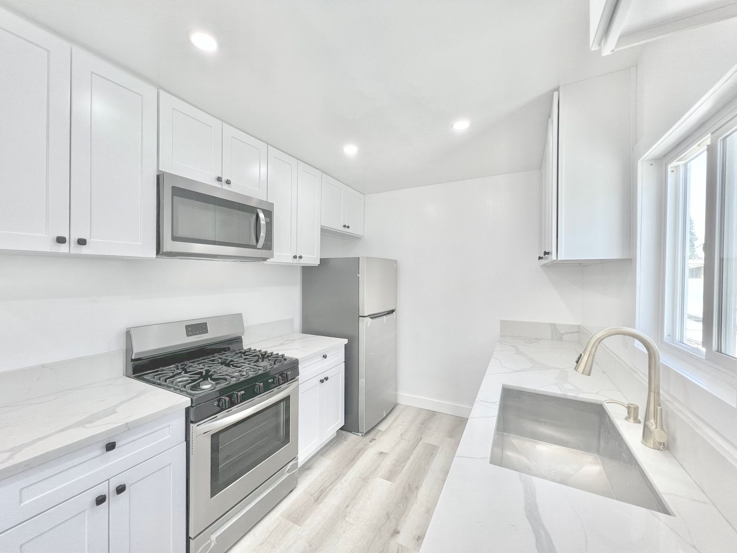 Canoga Park Apartment: 7305 Variel Avenue