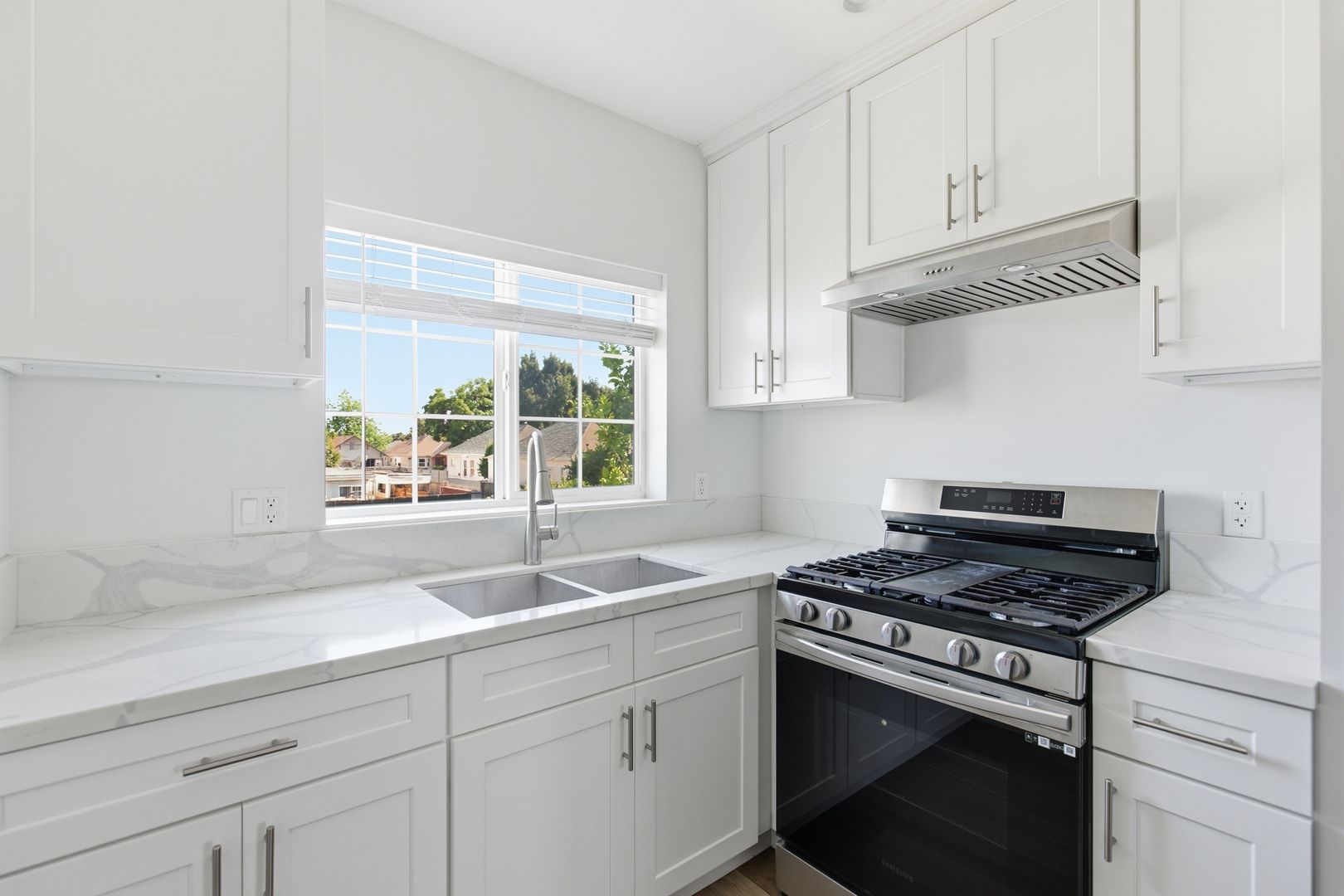 Los Angeles Apartment: 4177 Naomi Ave