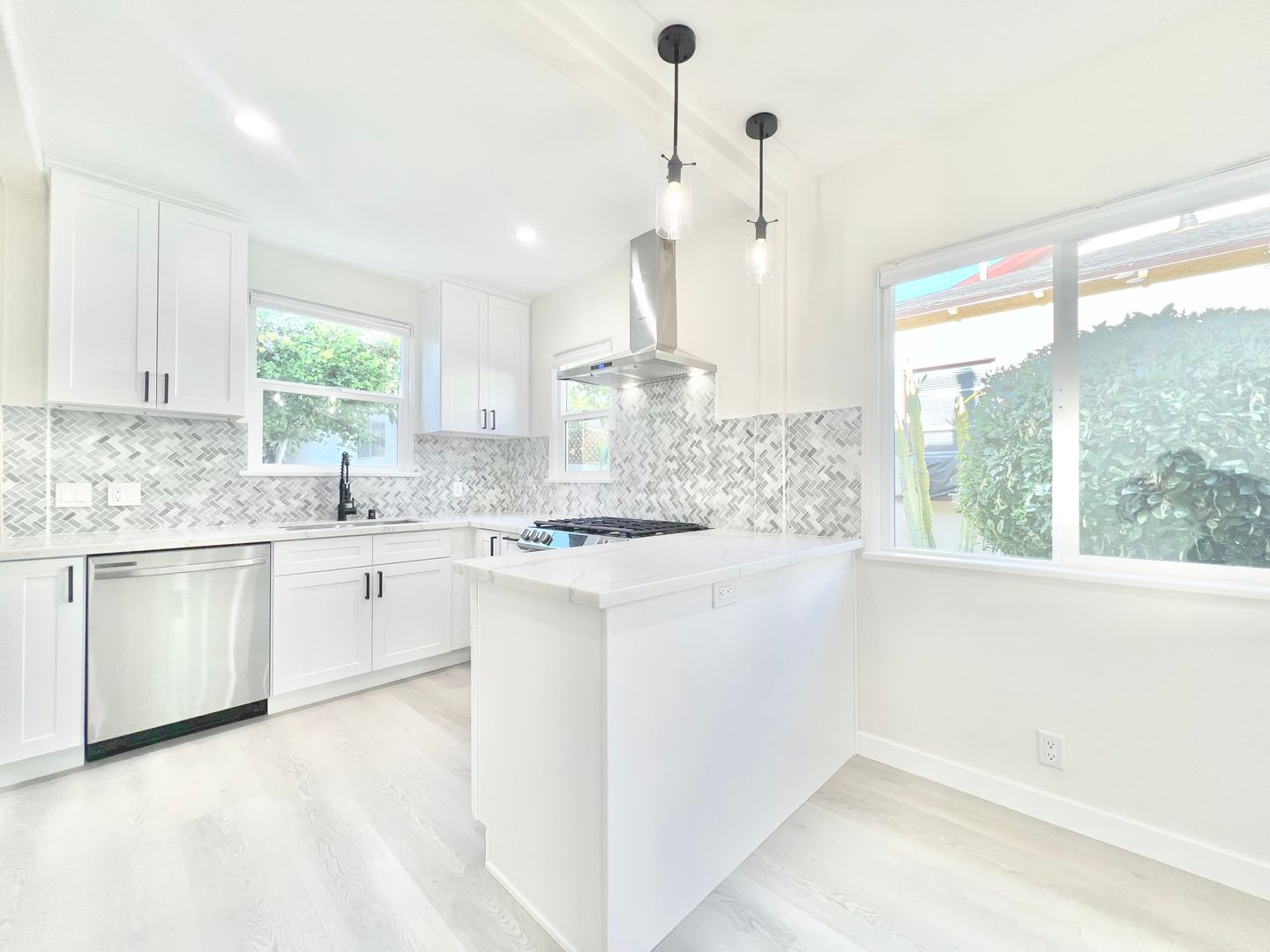 Santa Monica Apartment: 1536 11th street