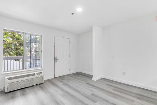 Luxury modern Studio + 1 Bath