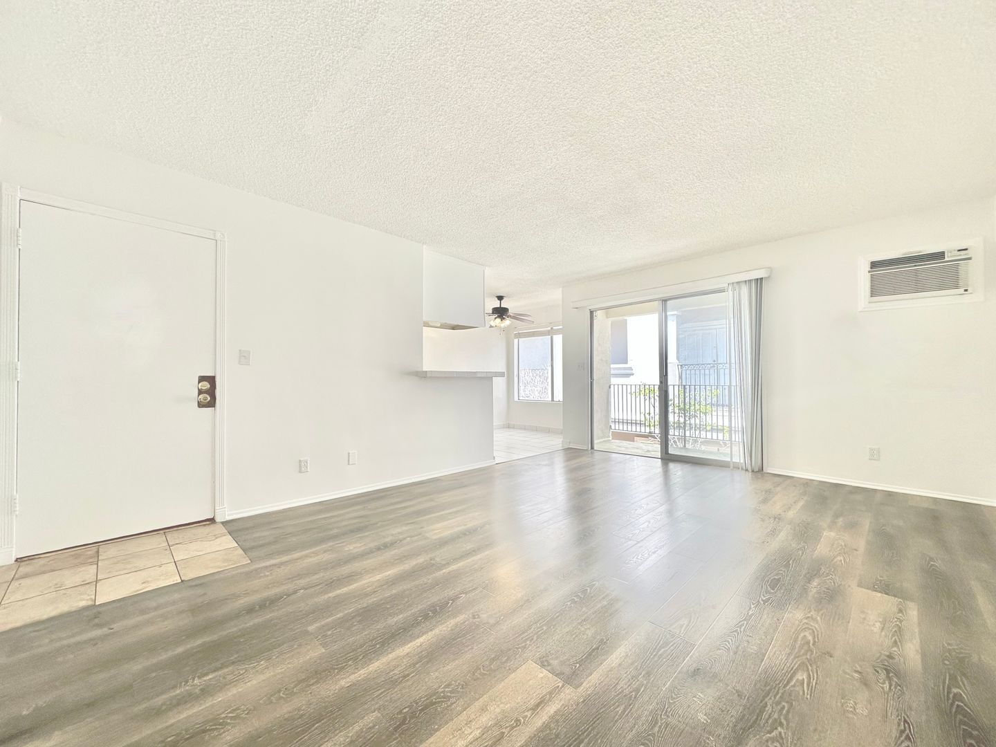 Los Angeles Apartment: 1752 Federal Ave
