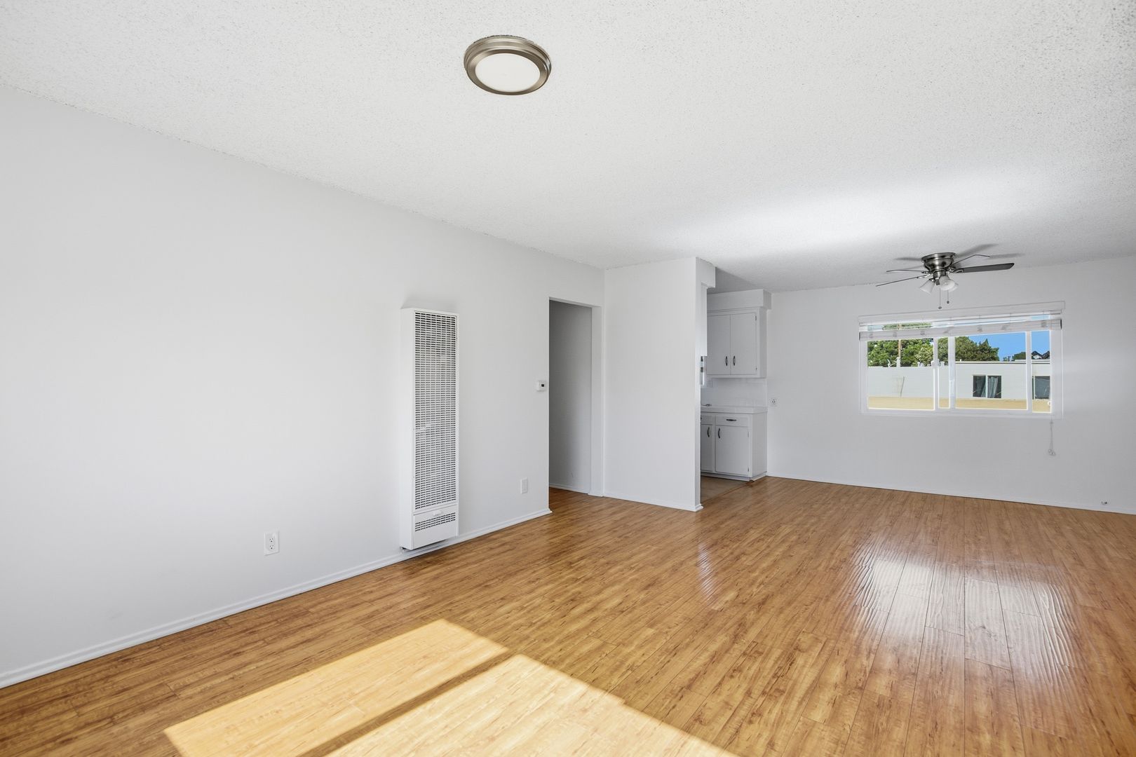 Reseda Apartment: 6640 Darby Ave