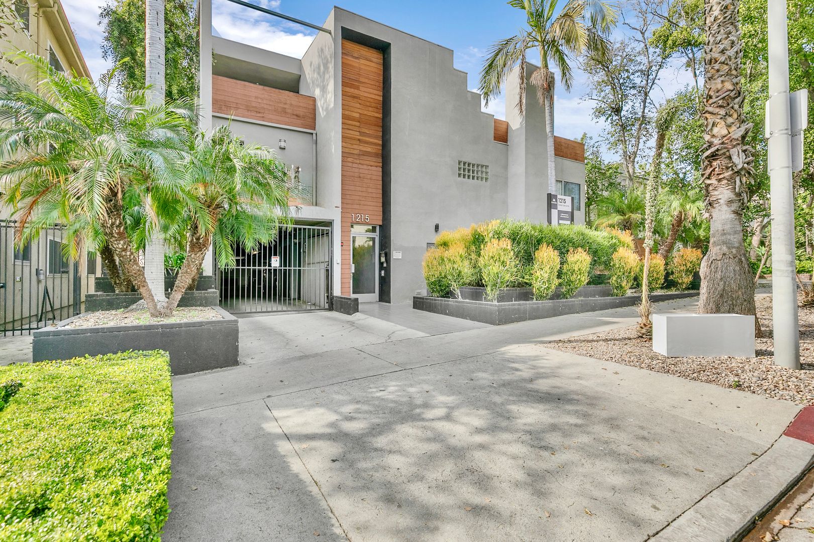 West Hollywood Apartment: 1215 N Sweetzer Ave