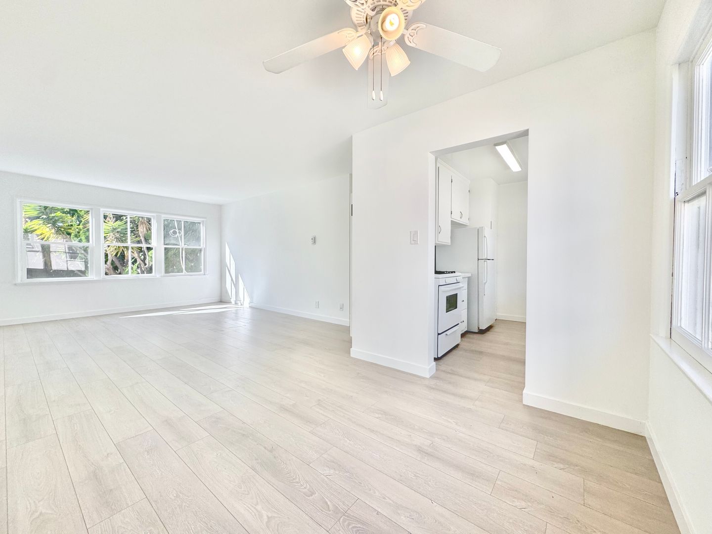 Santa Monica Apartment: 435 San Vicente Blvd