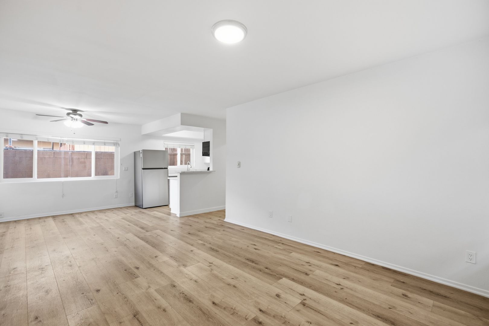 Reseda Apartment: 6640 Darby Ave