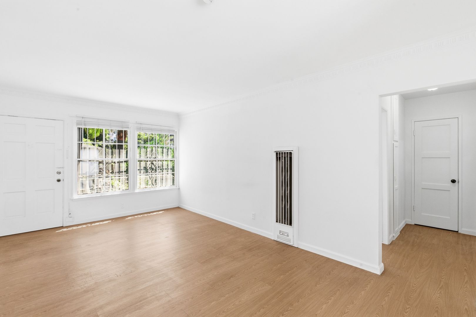 Los Angeles Apartment: 343 S Occidental Blvd