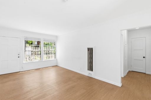 Beautiful 1 Bed + 1 Bath – photo 1