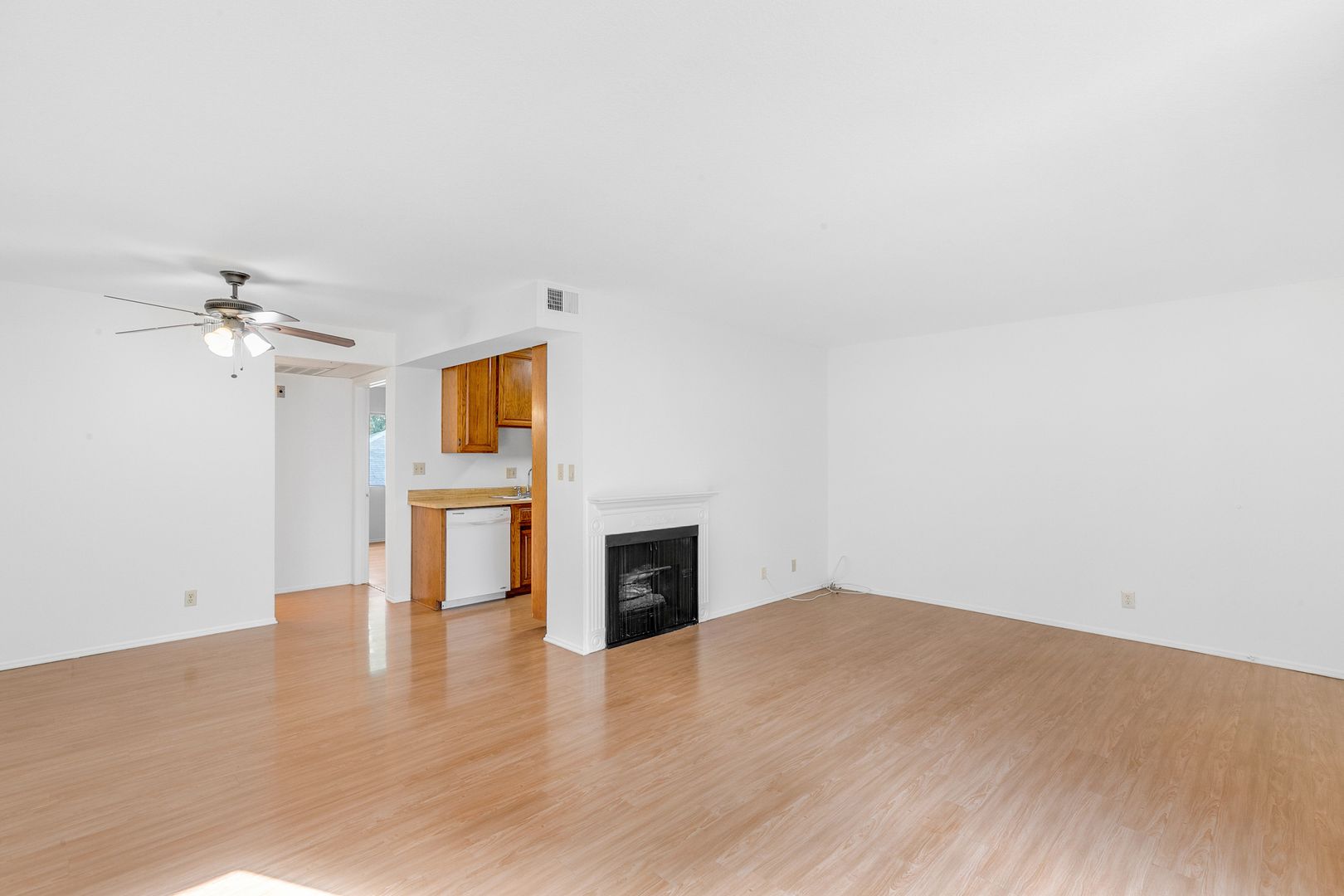 Sherman Oaks Apartment: 14455 Dickens St