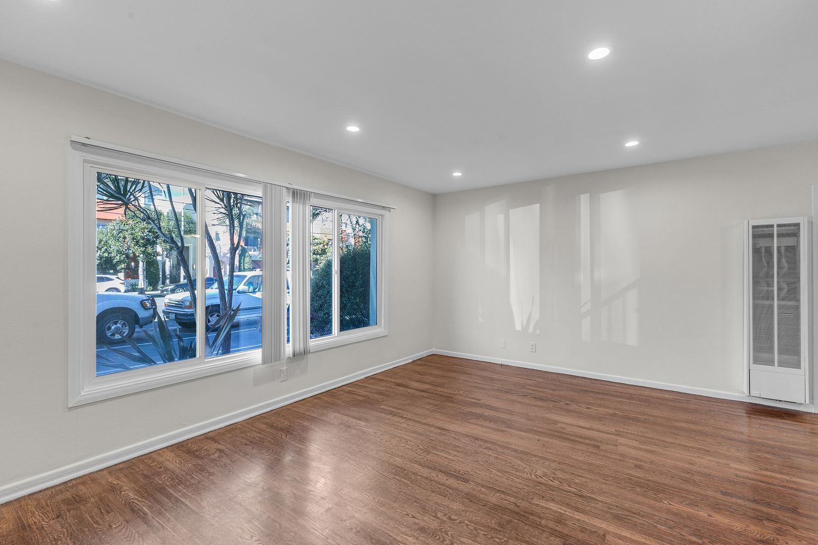 Sherman Oaks Apartment: 14616 Magnolia Blvd