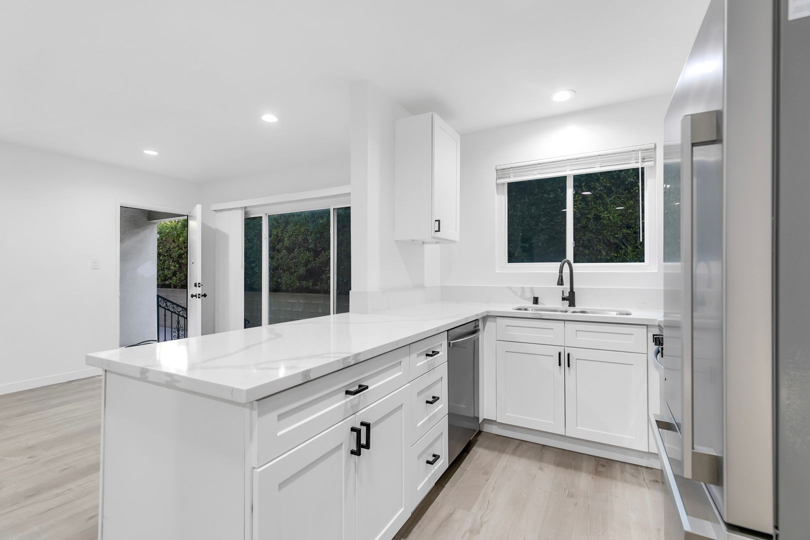 Los Angeles Apartment: 1138 Cardiff Avenue