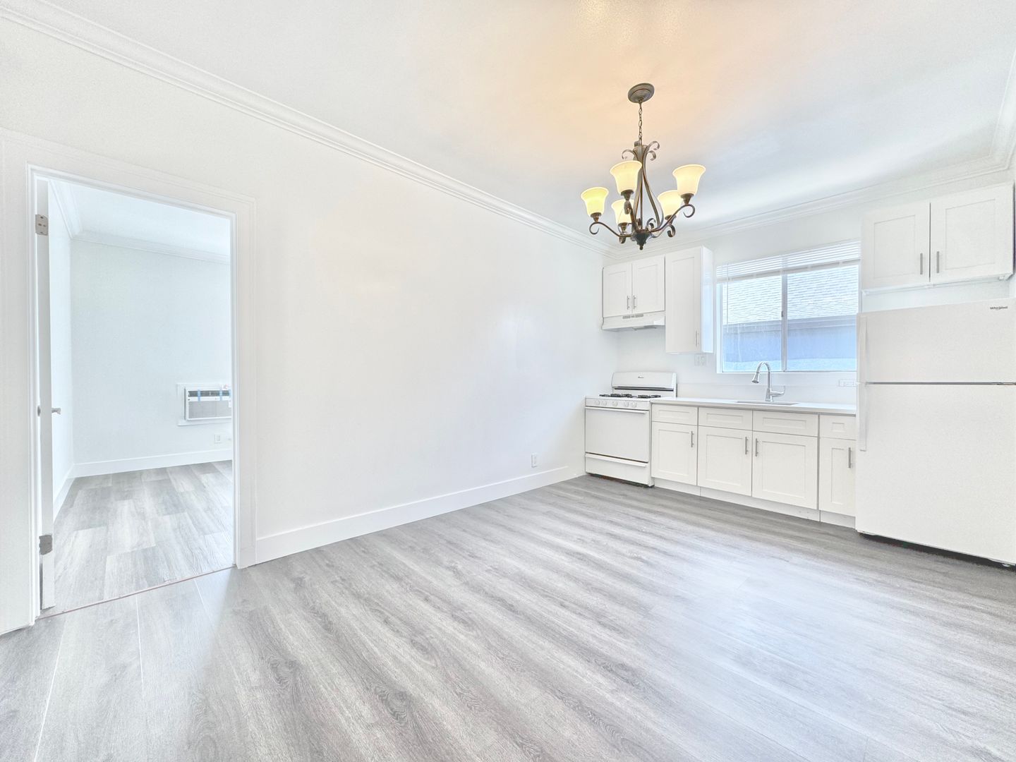 Los Angeles Apartment: 1444 W 28th St