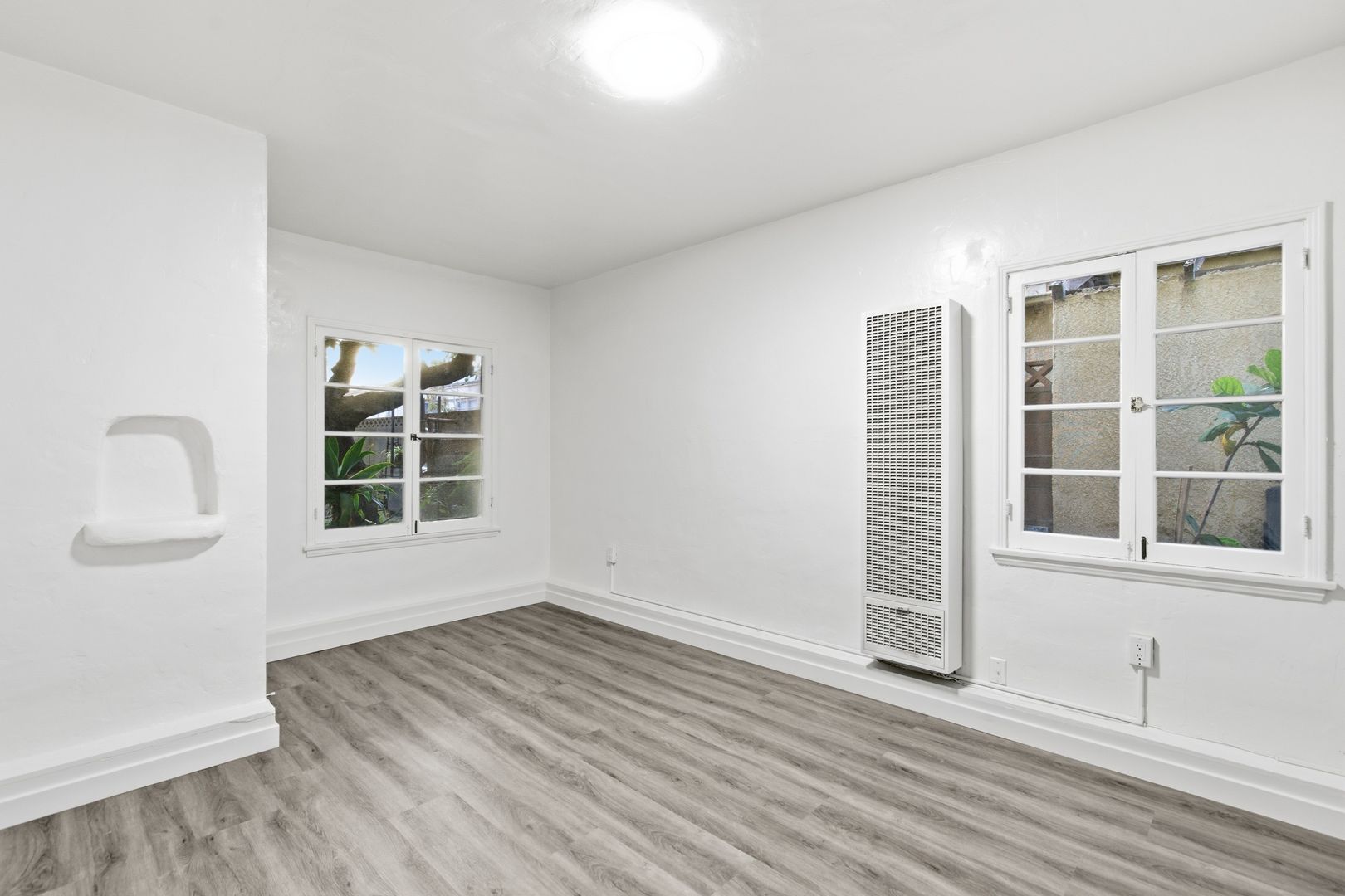 Santa Monica Apartment: 2401 20th St