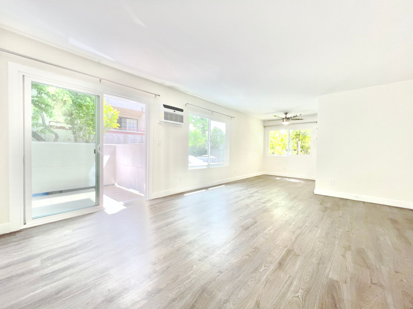 Los Angeles Apartment: 10745 La Grange Avenue