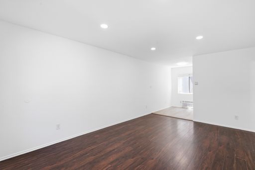 Beautiful newly remodeled 1 Bed + 1 Bath + Parking