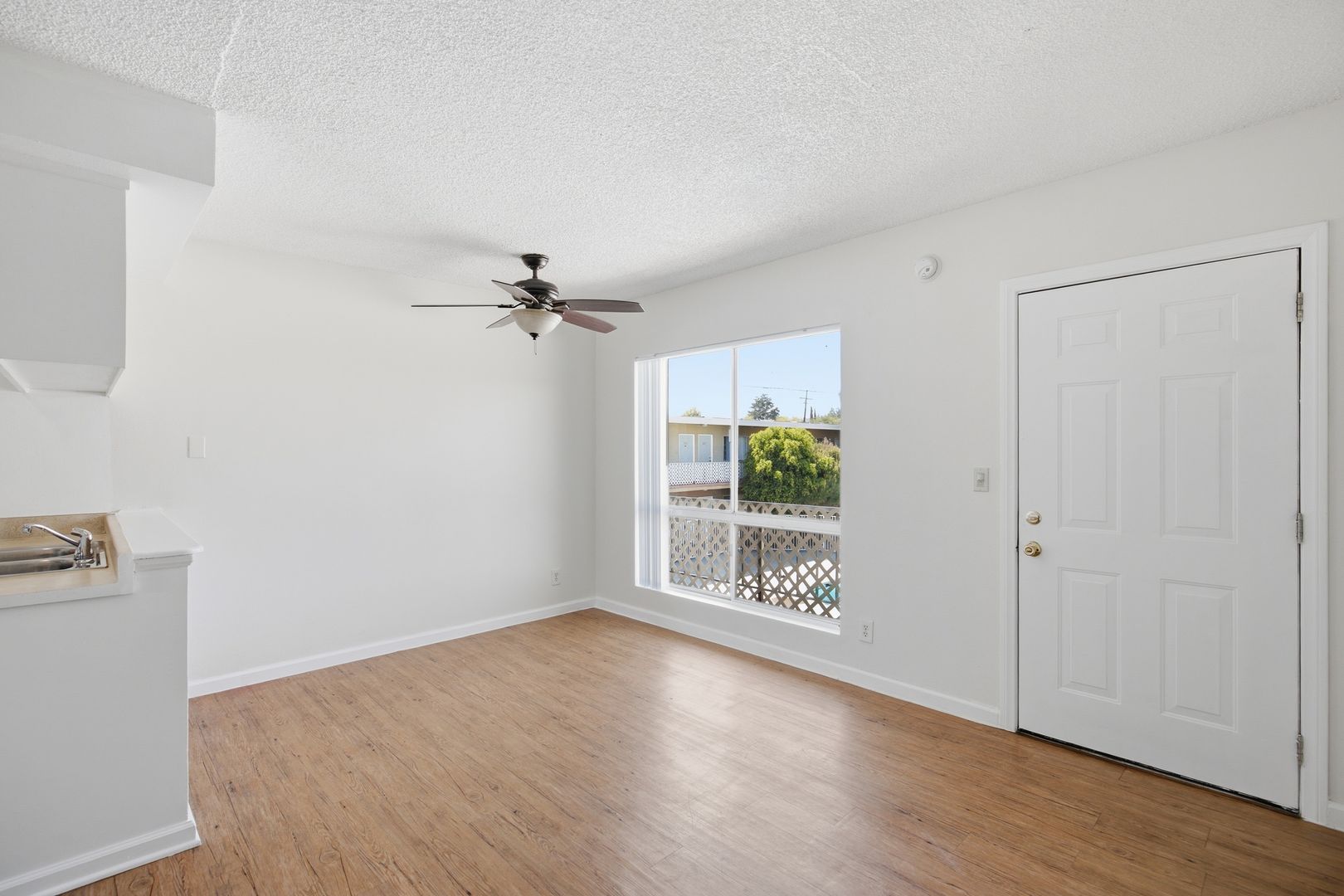 Pomona Apartment: 475 E Foothill Blvd