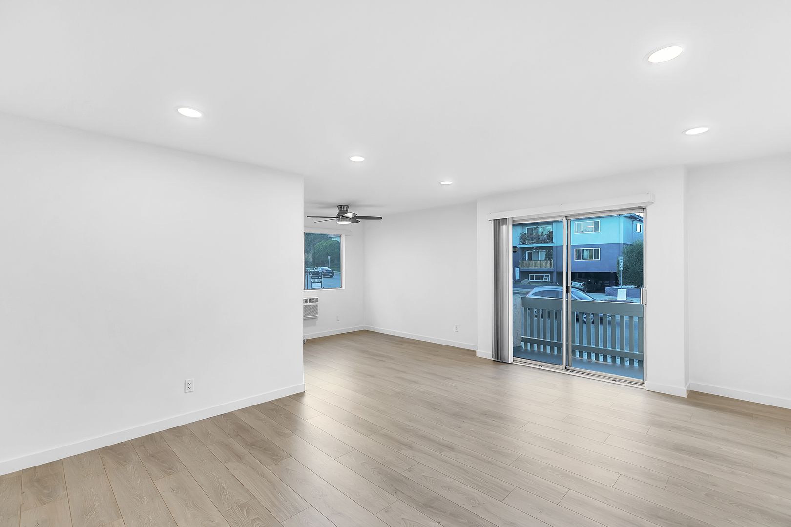 Los Angeles Apartment: 10930 Palms Blvd