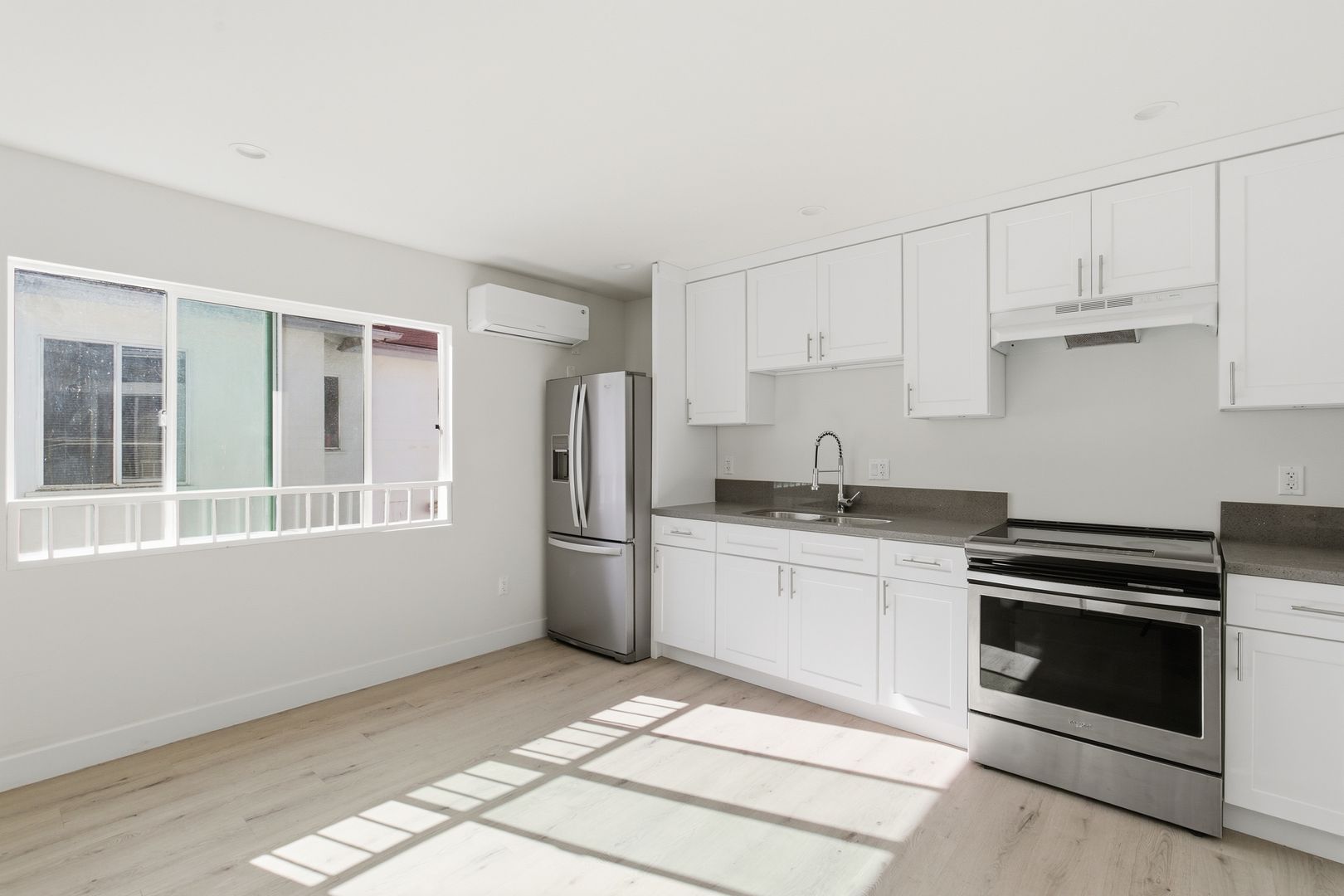 Los Angeles Apartment: 1474 S Wooster St