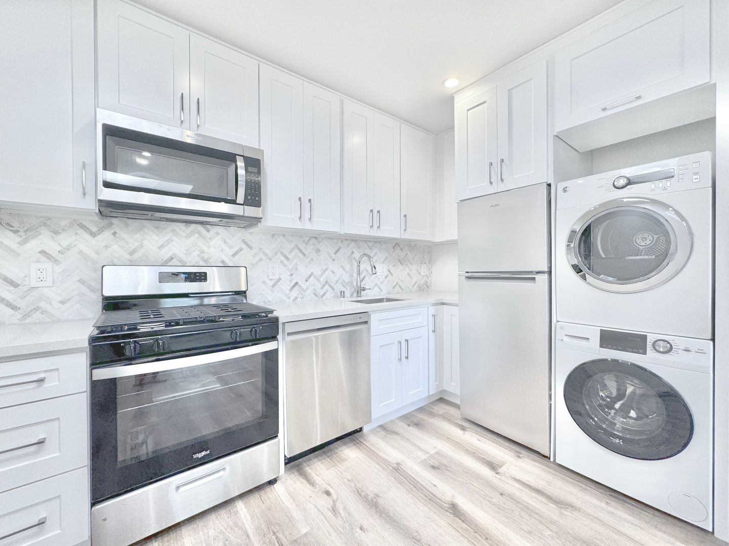 Los Angeles Apartment: 4244 Inglewood Blvd