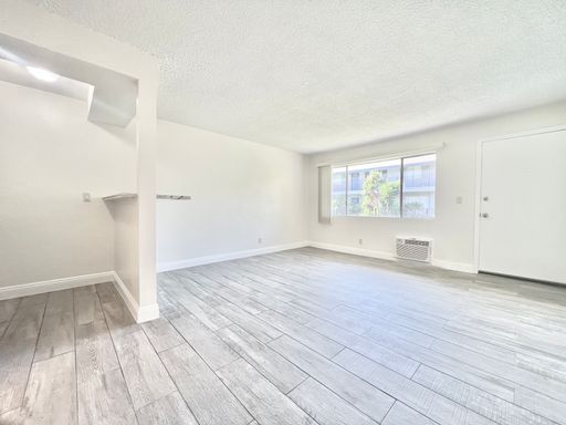 Newly remodeled modern Studio + 1 Bath