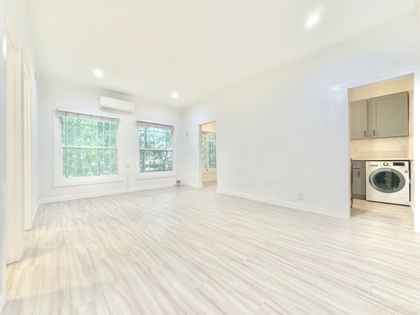 Los Angeles Apartment: 1922 Montrose Street