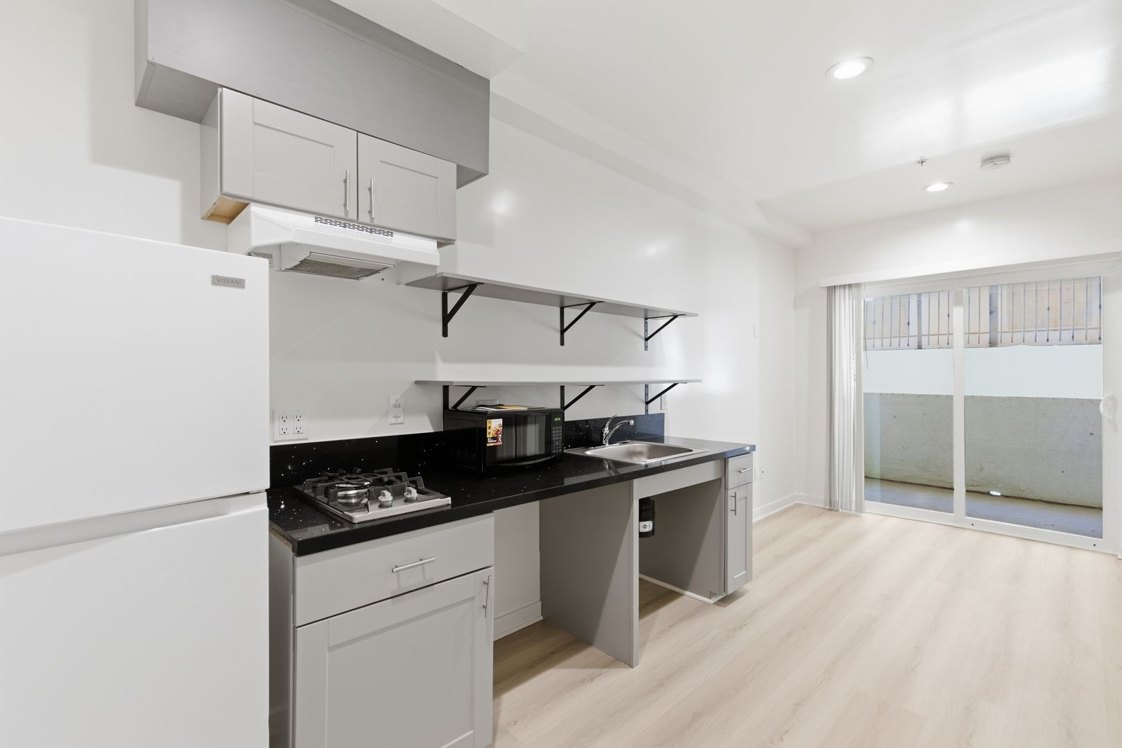 Los Angeles Apartment: 2025 New Jersey Street