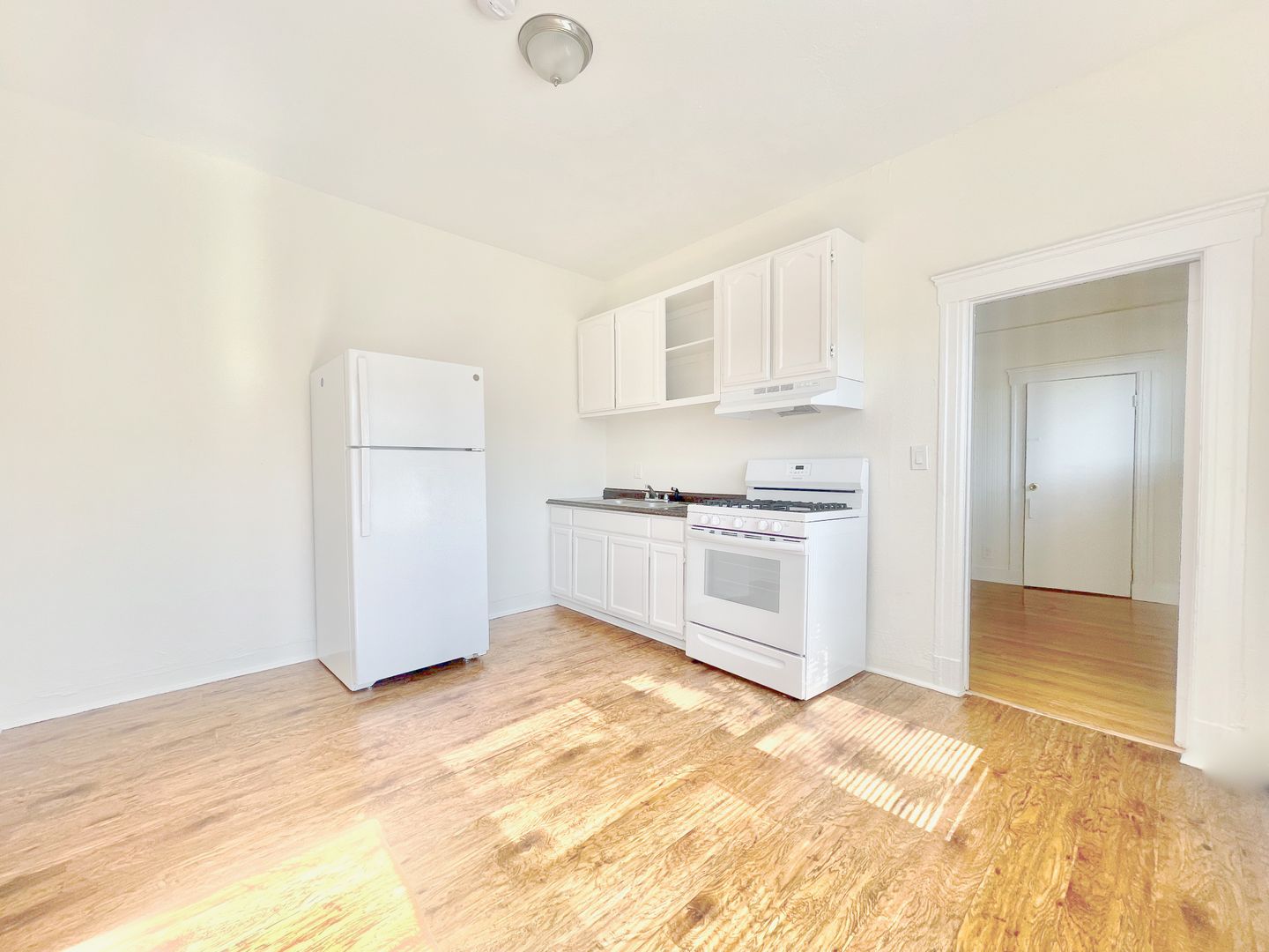 Los Angeles Apartment: 1794 W 24th St